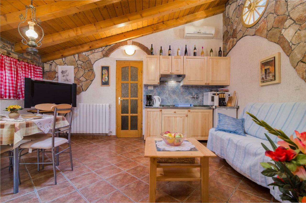 Apartments Marija & Pepa Ρόβινι Εξωτερικό φωτογραφία