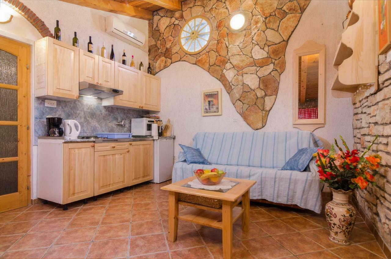 Apartments Marija & Pepa Ρόβινι Εξωτερικό φωτογραφία